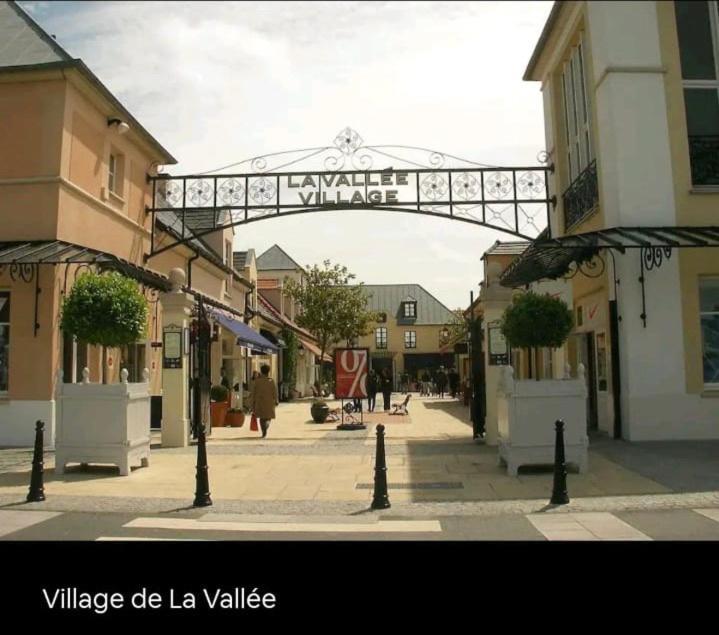Appartement 2 Pieces 5Min Gare Val D'Europe Parking Inclus 몽테브랭 외부 사진